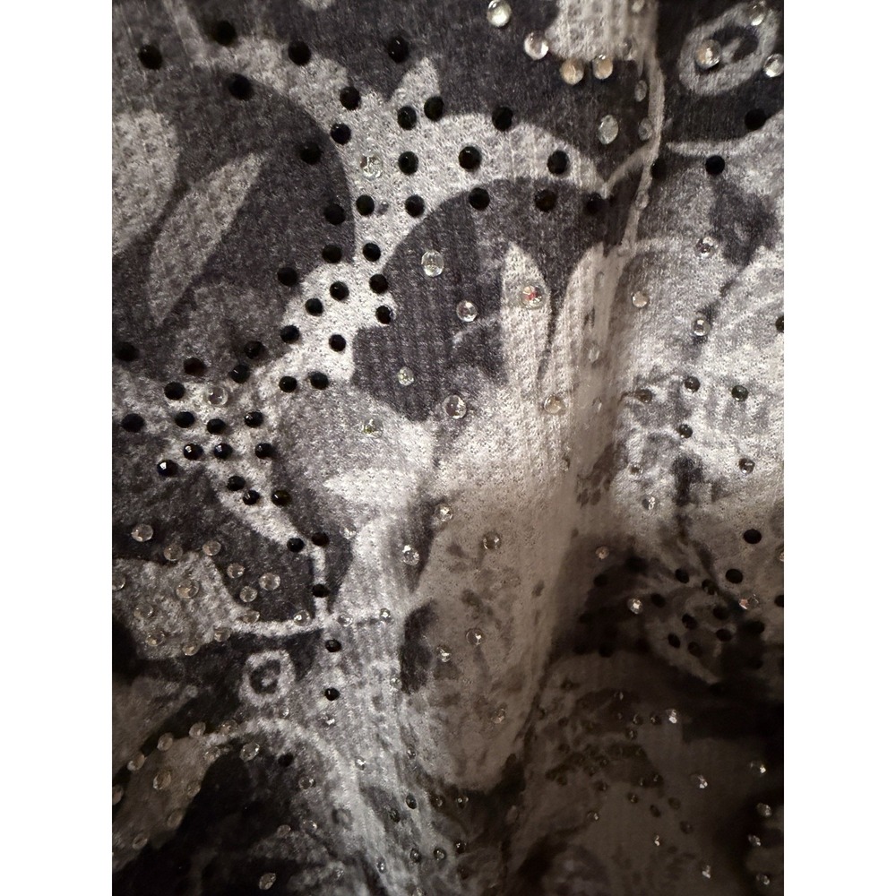 CJ Banks long sleeve top featuring a black and white abstract Size 1x - Picture 3 of 5